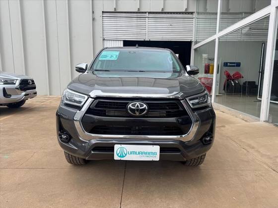 TOYOTA HILUX 2.8 D-4D TURBO DIESEL CD SRX 4X4 AUTOMÁTICO TOYOTA HILUX 2.8 D-4D TURBO DIESEL CD SRX 4X4 AUTOMÁTICO